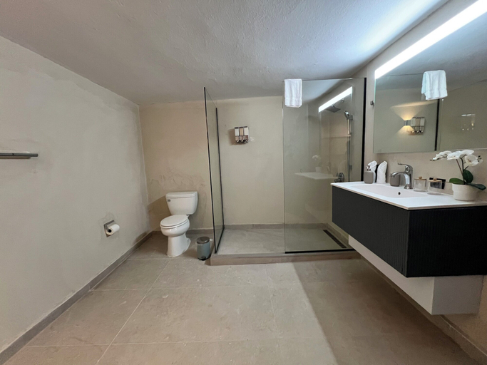 Bathroom 3, Villa Paradiso