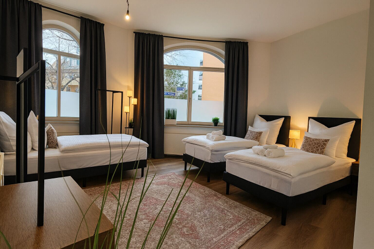 Room 2, 170m2 Apartment bis zu 15 P. 1min UBahn, Nürnberg