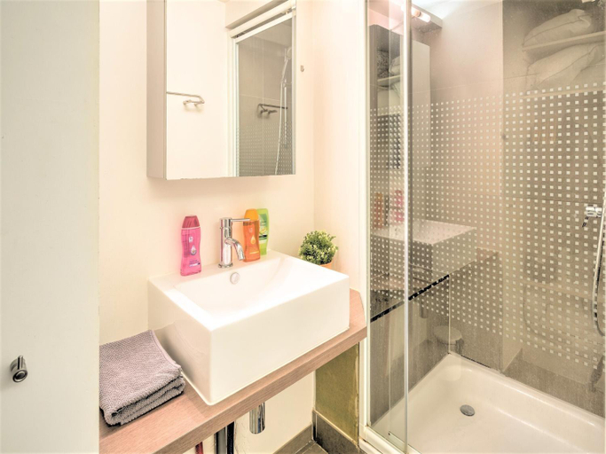 Bathroom 2, Antwerp Central Apartment for 7, Antwerpen