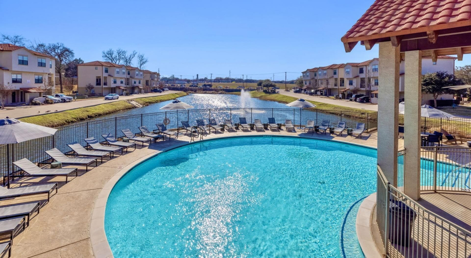 Pool 5, Landing Apartments near Coomer Creek, Dallas