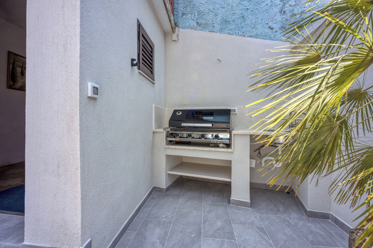 Property grounds 3, Captain's House - Sv. Jakov /w Terrace, Mali Lošinj