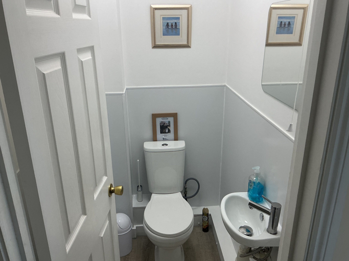 Bathroom 4, Porthleven Coastal Retreat With 5 Bedrooms, Cornwall