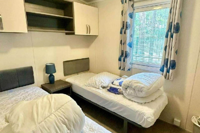 Room 4, Forest Retreat Cabin in Ringwood, Dorset