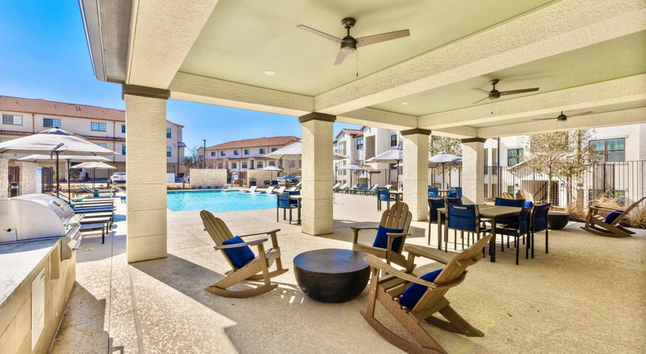 BBQ/picnic area 3, Landing Apartments near Coomer Creek, Dallas