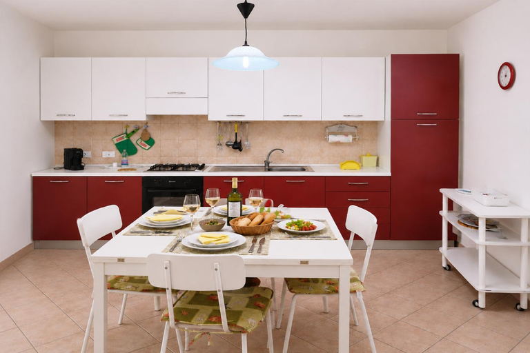 Others 3, WHITE COAST APARTMENTS - Family Stays and Free Parking, Agrigento