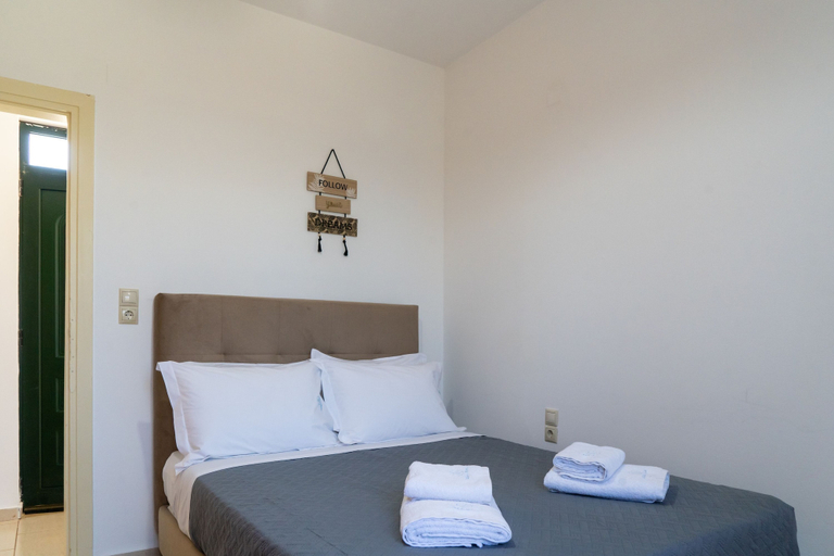 Room 3, Three Waves Maisonettes, Crete