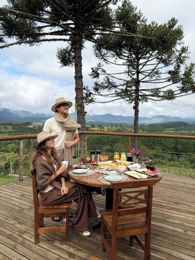 Outdoor dining, Pousada Trinca Ferro, Bom Retiro
