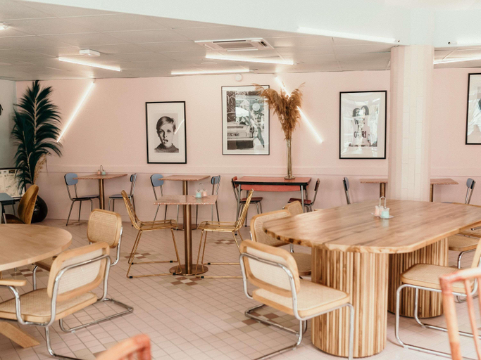 Others 4, ibis Styles Pont du Gard Route d'Avignon, Gard
