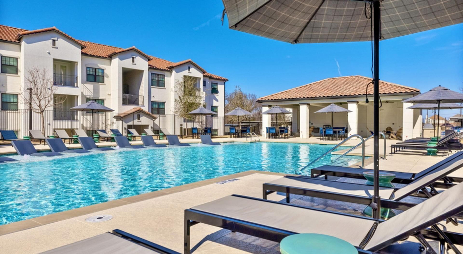 Primary image, Landing Apartments near Coomer Creek, Dallas