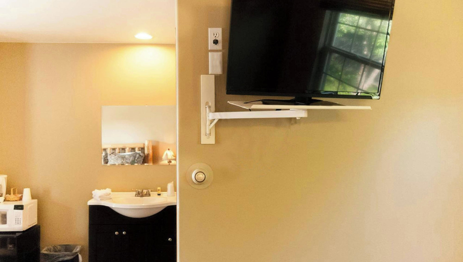 Bathroom 4, Dodge Peak Lodge, Boundary