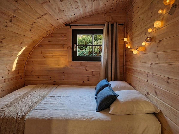 Bedroom 2, Boerderij Camping NixHoeve, Aalburg
