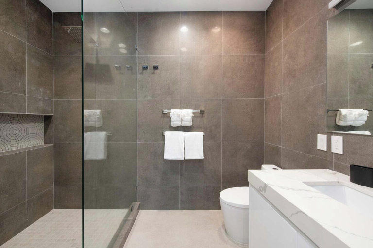 Bathroom 2, Rum Point Resort