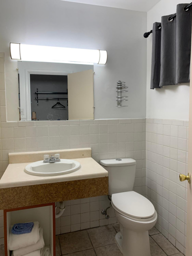 Others 5, Ratons Peak Inn, Colfax