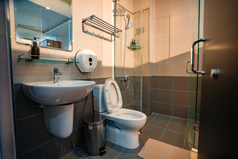 Bathroom, Cozy room walk to Ben Thanh Market - Sumo Home, Ho Chi Minh City