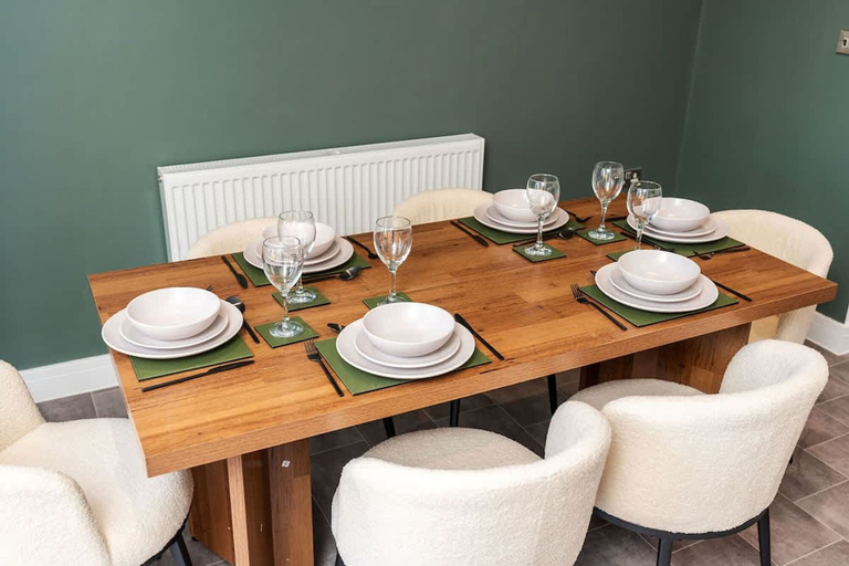 Room 2, Perfect Booking 3 Bed Spacious Parking, Gloucestershire