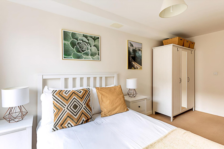 Bedroom 3, Bright Flat in Historic Whitechapel, London