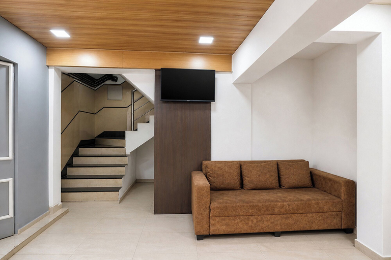 Lobby sitting area, Fabhotel Arusai Inn, Pune