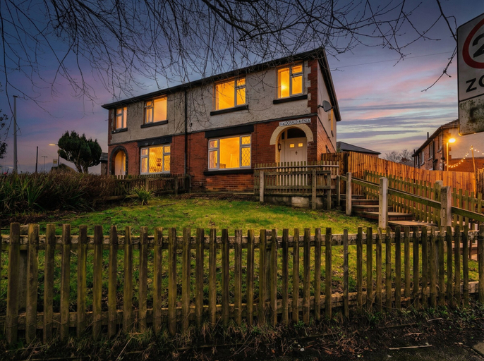 Exterior 5, 3-Bed Bolton - Hospital & Town, Bolton