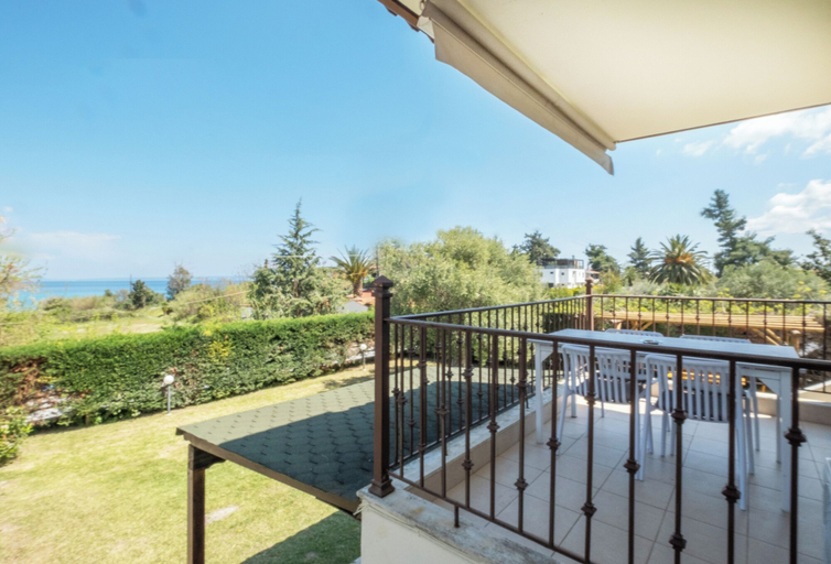 Terrace/patio 3, Blue Donkey Villas, Central Macedonia