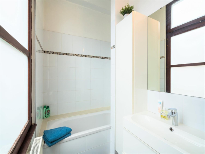 Bathroom 2, Old town lodge Antwerp Apartment, Antwerpen