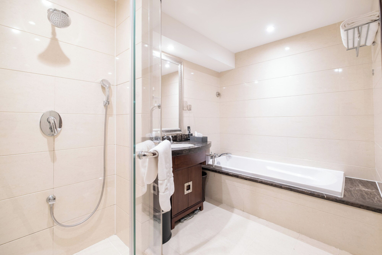 Bathroom 5, Tang Palace Hotel, Accra