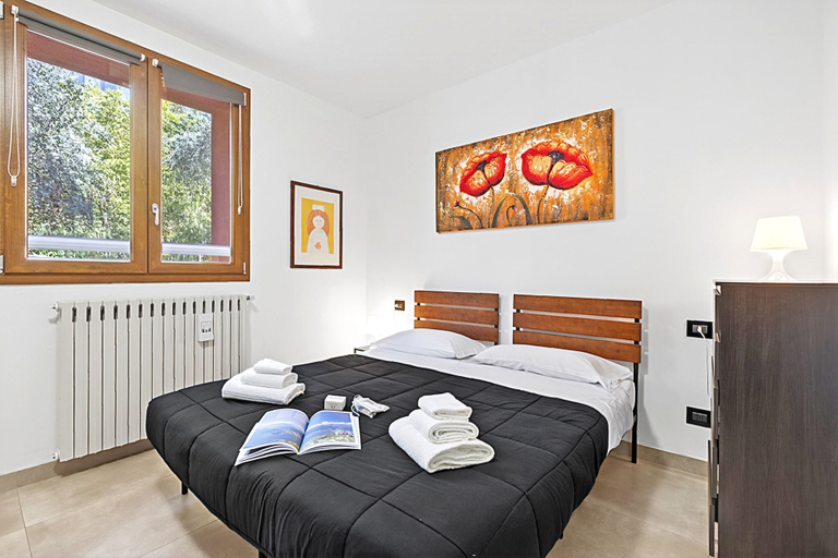 Bedroom 3, Villa Teresa Apt Lake Garda View 2BR + Pool, Brescia
