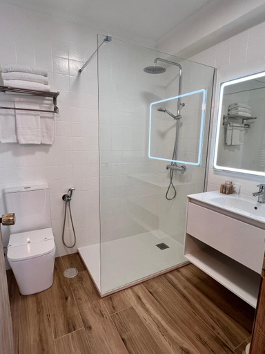 Bathroom 5, Hotel Playa de Los Locos, Cantabria