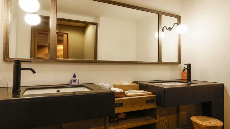 Bathroom 5, Yoshidaya Sannoukaku Ryokan, Kaga