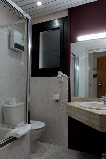 Bathroom 4, Hotel El Castell, Barcelona