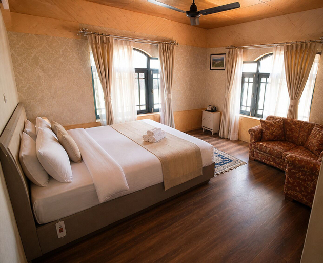 Room 4, Aurum Luxury Collection by Stay Pattern, Srinagar