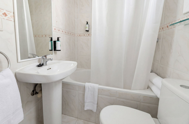 Bathroom 3, Hotel Medium Claramar, Girona