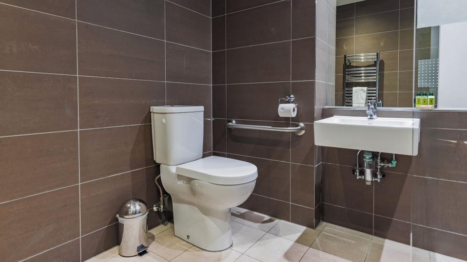 Bathroom 3, Cannon Street Serviced Apartments, London