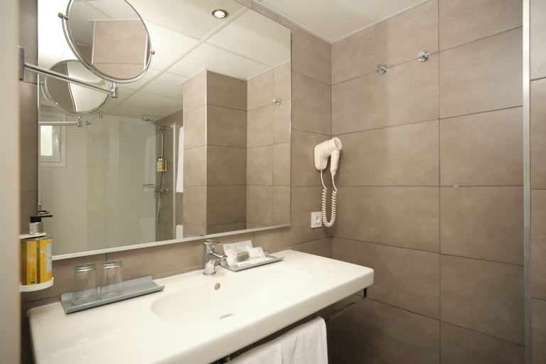 Bathroom 5, BQ Apolo Hotel, Baleares