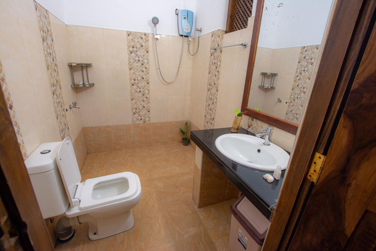 Bathroom 3, Arugambay Resort, Pothuvil