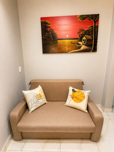 Living area 3, Casa Laranja com Split e Wi-Fi 700 MB, Belém