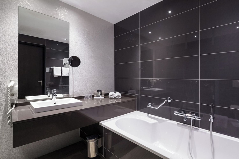 Bathroom 5, Van Der Valk Hotel Almere, Almere