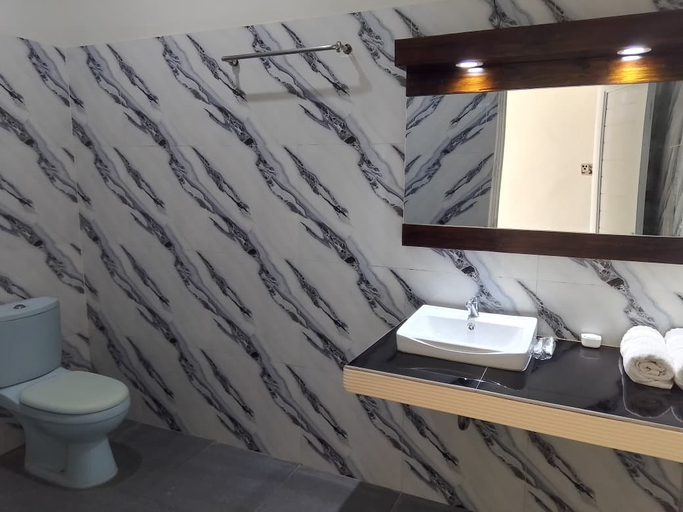 Bathroom 4, Four Hostel, Bandar Lampung