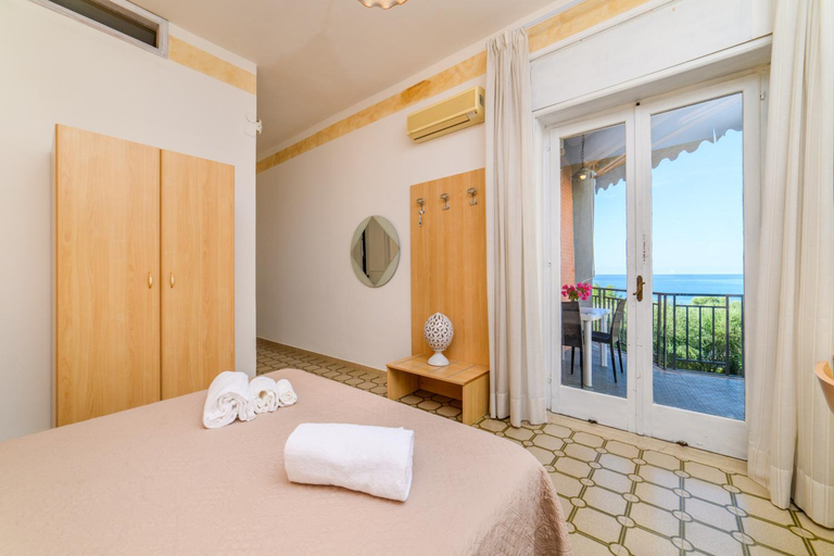 Bedroom 2, Hotel Royal, Salerno