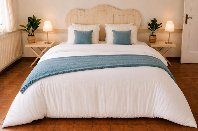Bedroom, Domaine du Moulin de Cors, Gard