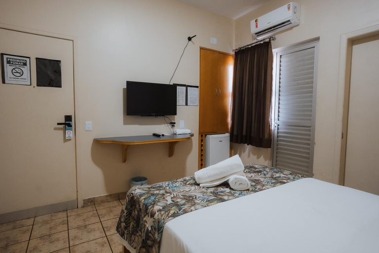 Bedroom, Hotel Nacional Service - Facil acesso a Regiao da 44 e Rodoviaria, Goiania