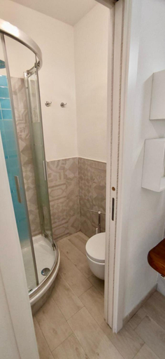 Bathroom 3, Live Home Rooms, Cagliari
