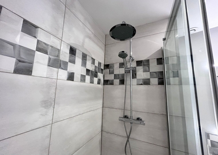 Bathroom 5, Apart'Moment Bourbourg Centre, Nord
