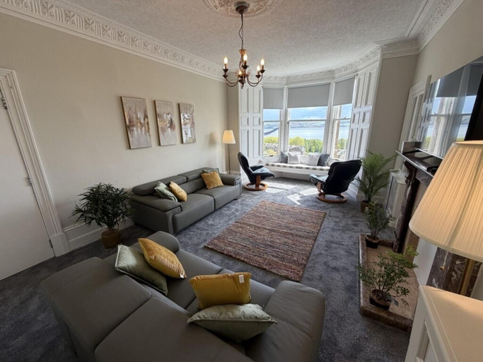 Living area 2, Stylish River View Stay Sleeps 6, Dundee