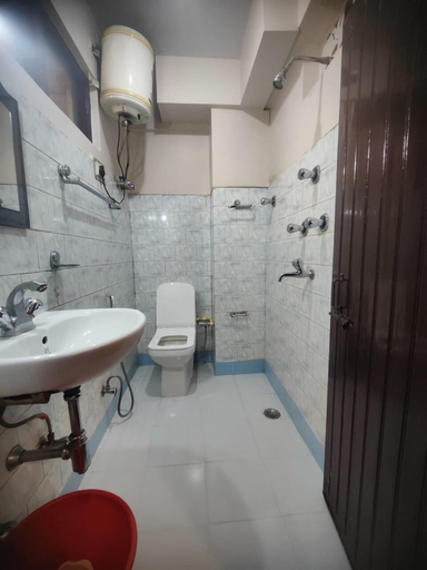 Bathroom 4, Darjeeling palace, Darjiling