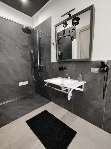 Bathroom 5, Villa Mariana Bed and Breakfast, Cuneo