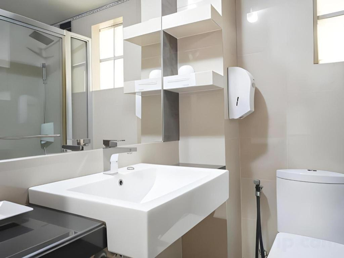 Bathroom 5, 900 Inn, Bintulu