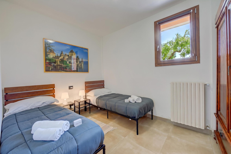 Bedroom 4, Villa Teresa Apt Lake Garda View 2BR + Pool, Brescia