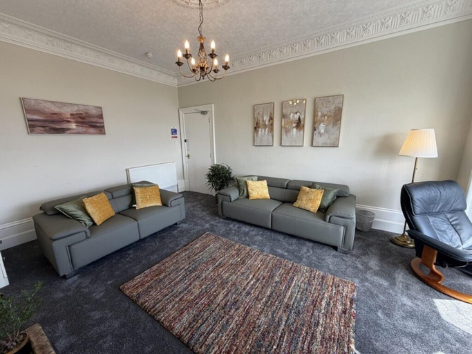 Living area 5, Stylish River View Stay Sleeps 6, Dundee