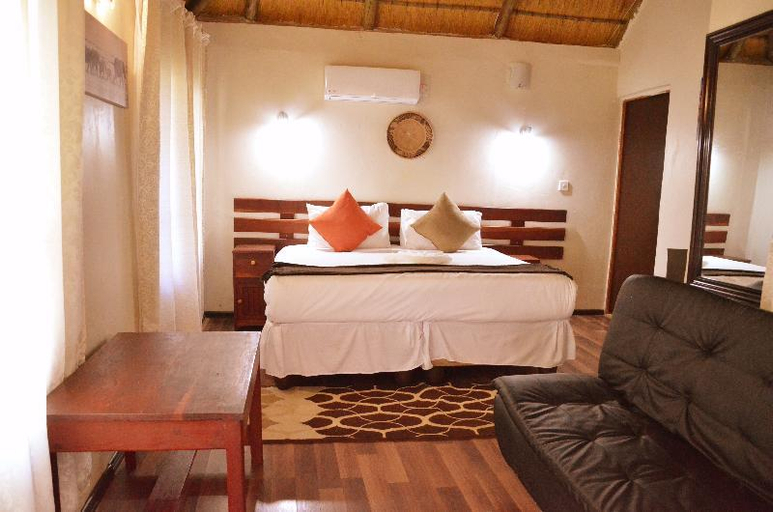 Bedroom 3, Chobe Sunset Chalets, Chobe