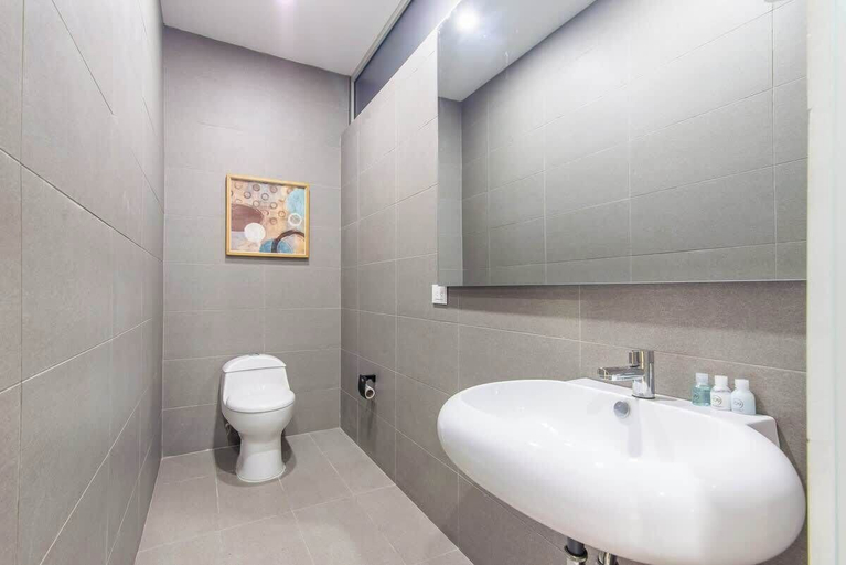 Bathroom 2, NOK Designer 2BR in Usaquén, Santafé de Bogotá